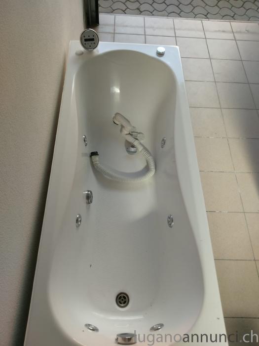 Vasca idromassaggio Vascaidromassaggio.jpg Vasca idromassaggio Vascaidromassaggio.jpg
