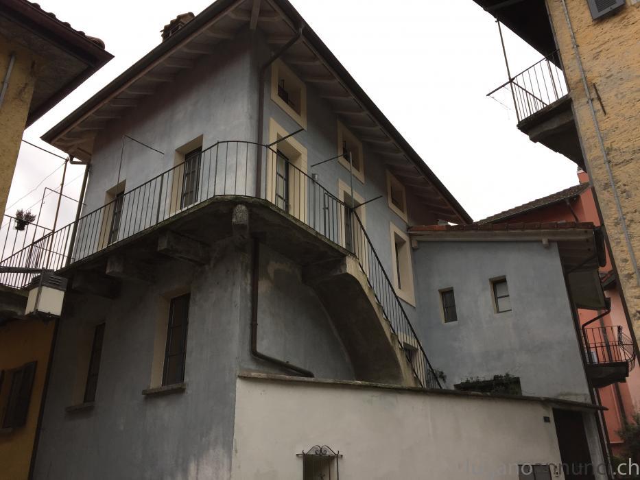Nel centro storico di Locarno NelcentrostoricodiLocarno.jpg Nel centro storico di Locarno NelcentrostoricodiLocarno.jpg