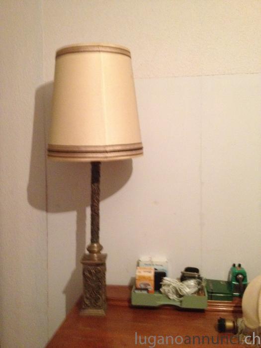 Lampadario da tavolo Lampadariodatavolo.jpg Lampadario da tavolo Lampadariodatavolo.jpg