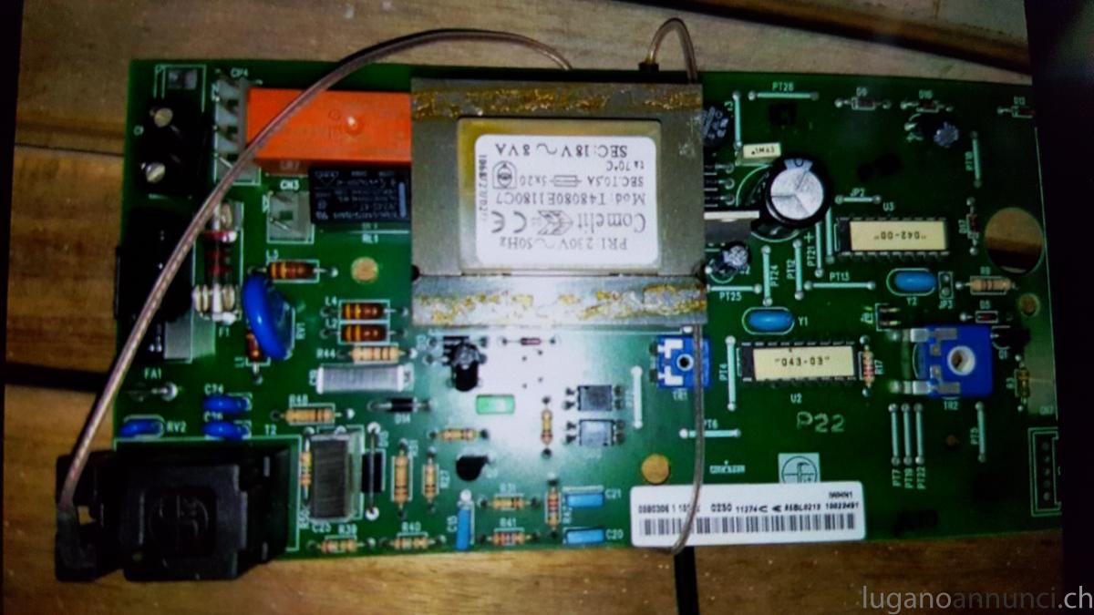 Tecnico elettronico esegue riparazioni di apparecchiature Tecnicoelettronicoesegueriparazionidiapparecchiature.jpg Tecnico elettronico esegue riparazioni di apparecchiature Tecnicoelettronicoesegueriparazionidiapparecchiature.jpg