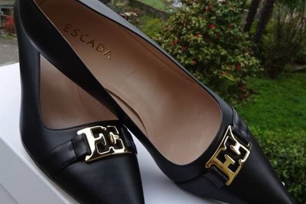 Escada ORIGINAL and NEW! leather shoes size 41 escadaoriginalandnewleathersho-670bdf4bac652.jpg