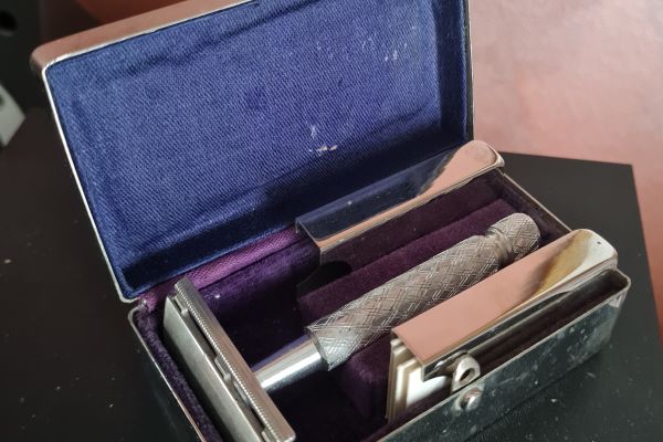 Vintage   Gillette    Rasoio Sicurezza in   Box  metallo con lamette vintagegilletterasoiosicurezza1.jpg