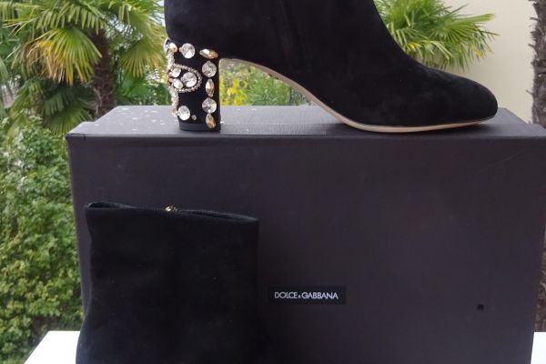 Dolce & Gabbana suede ankle boots with crystals! size 37,5 dolcegabbanasuedeanklebootswit-66bb6a0c05922.jpg