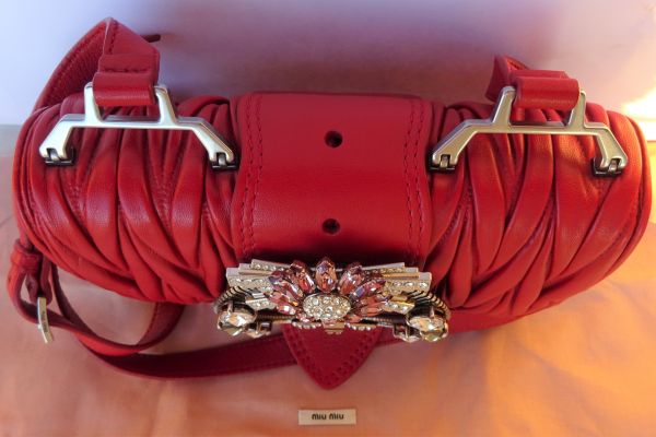 MIU MIU Leather bag ORIGINAL AND NEW! miumiuleatherbagoriginalandnew-66f5a391260ed.jpg